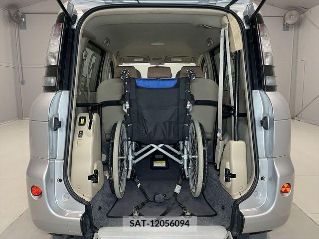Toyota SIENTA 2011-10 285083-4