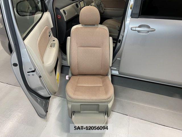 Toyota SIENTA 2011-10 285083-6