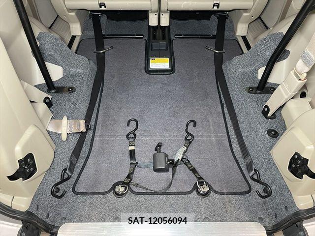 Toyota SIENTA 2011-10 285083-12