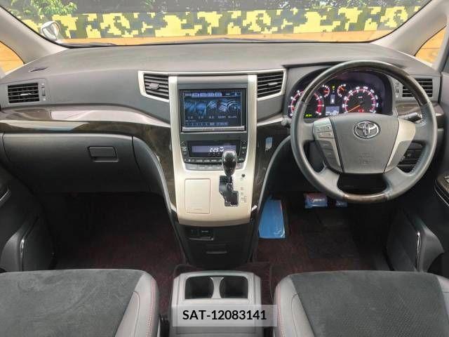 Toyota VELLFIRE 2013-06 210366-1
