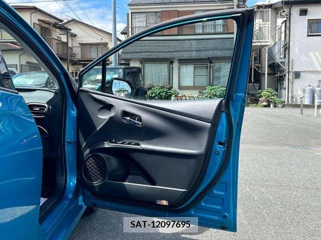 Toyota PRIUS PHV 2017-06 282529-17