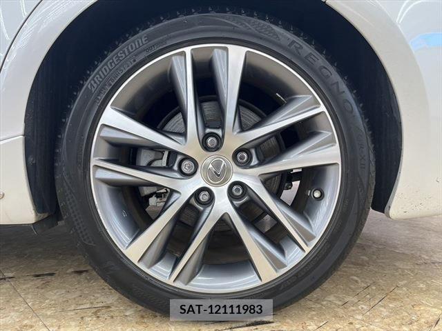 Lexus IS 2016-12 334358-27