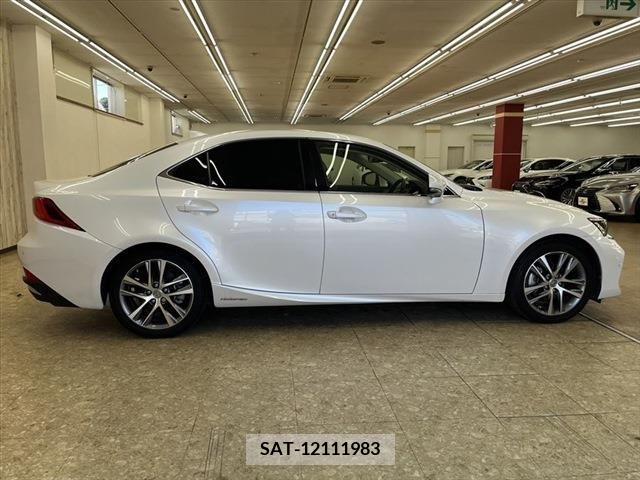 Lexus IS 2016-12 334358-16