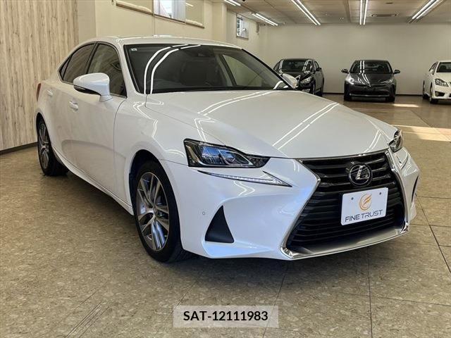 Lexus IS 2016-12 334358-15