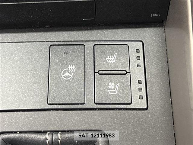 Lexus IS 2016-12 334358-5