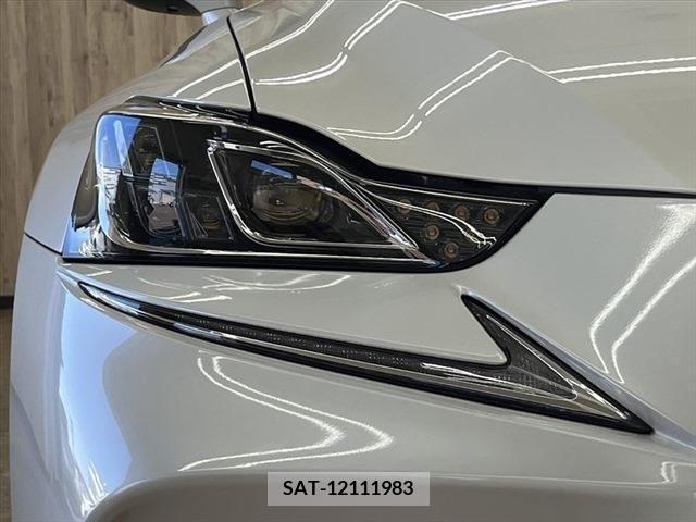 Lexus IS 2016-12 334358-22