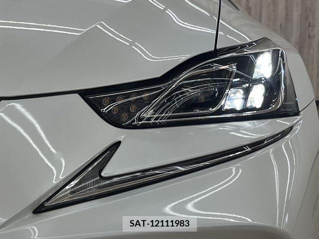 Lexus IS 2016-12 334358-12