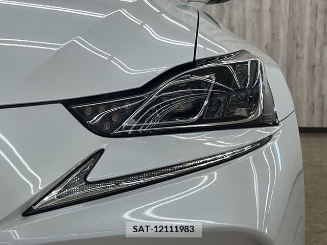 Lexus IS 2016-12 334358-21