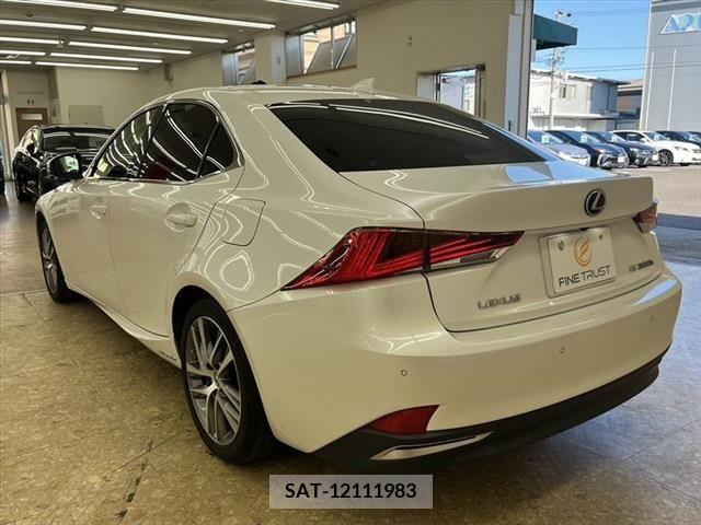 Lexus IS 2016-12 334358-19