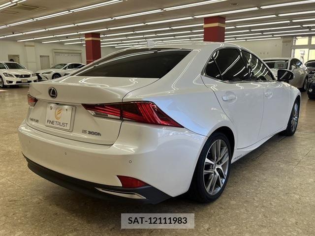 Lexus IS 2016-12 334358-18