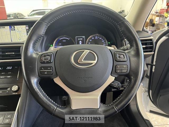Lexus IS 2016-12 334358-11