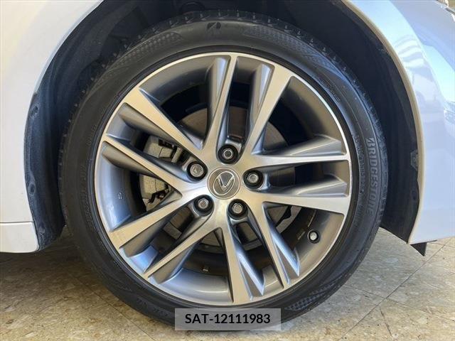 Lexus IS 2016-12 334358-25