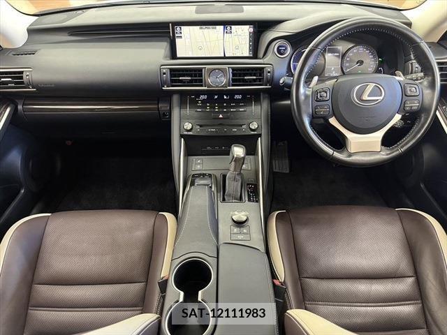 Lexus IS 2016-12 334358-1
