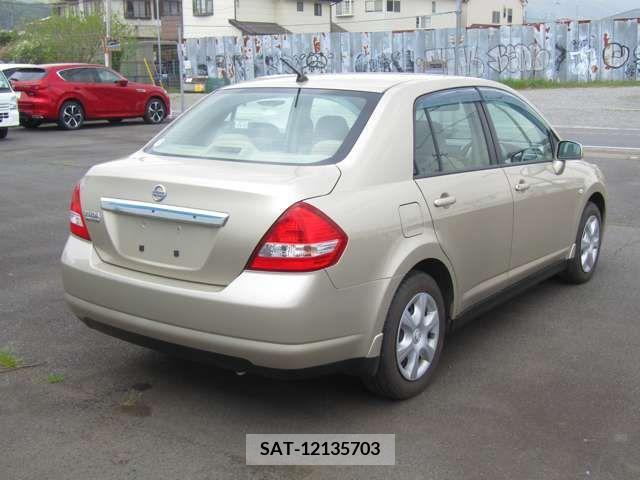Nissan LATIO 2011-03 275028-1