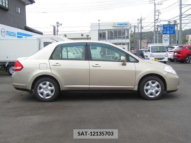 Nissan LATIO 2011-03 275028-2