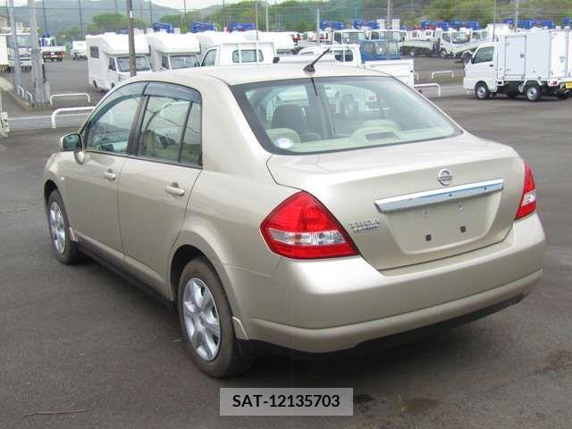 Nissan LATIO 2011-03 275028-4