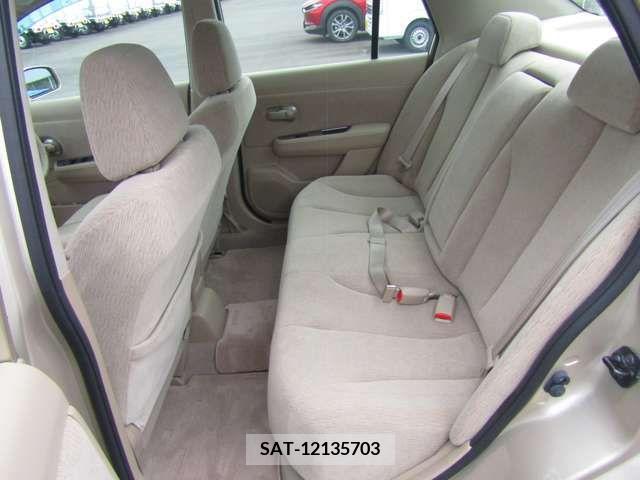 Nissan LATIO 2011-03 275028-6
