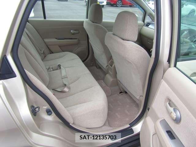 Nissan LATIO 2011-03 275028-7