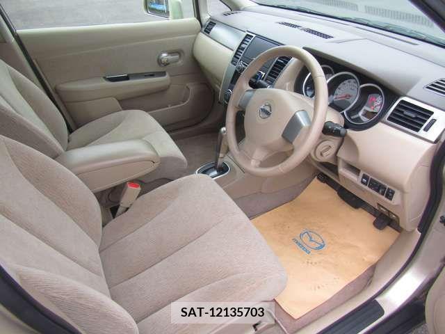 Nissan LATIO 2011-03 275028-8