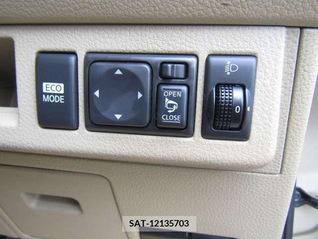 Nissan LATIO 2011-03 275028-13