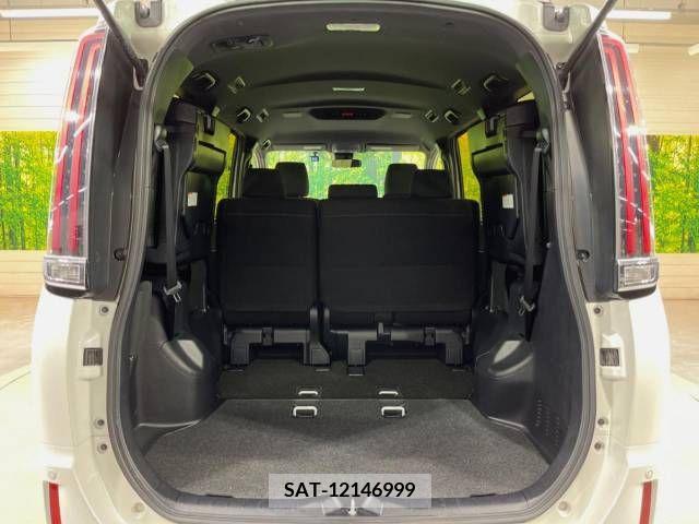 Toyota NOAH 2017-07 321518-11