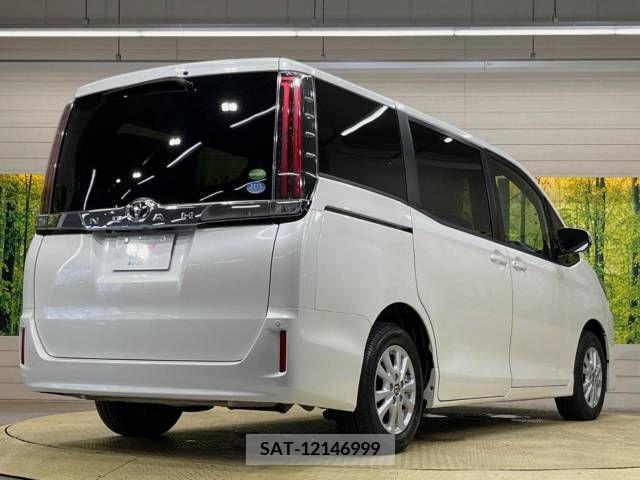Toyota NOAH 2017-07 321518-18