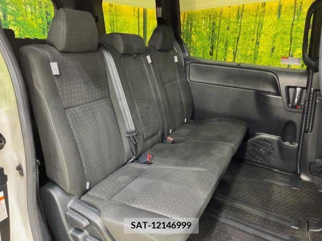 Toyota NOAH 2017-07 321518-9