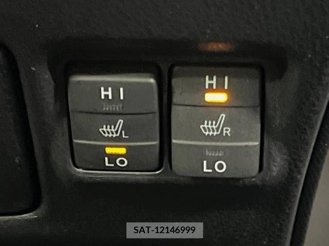 Toyota NOAH 2017-07 321518-5