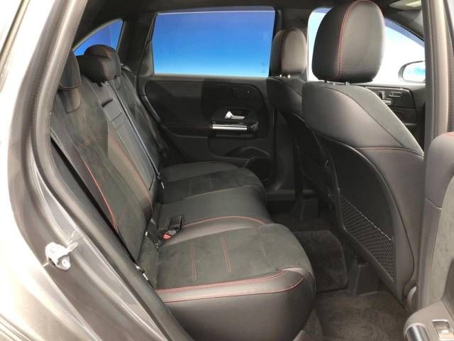 Mercedes Benz B-CLASS 2019-08 28558-9