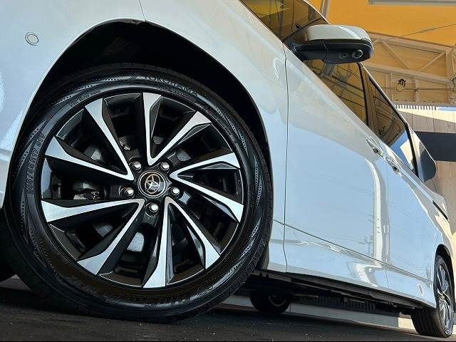 Toyota VOXY 2022-07 188941-19