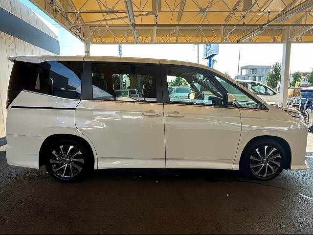 Toyota VOXY 2022-07 188941-14