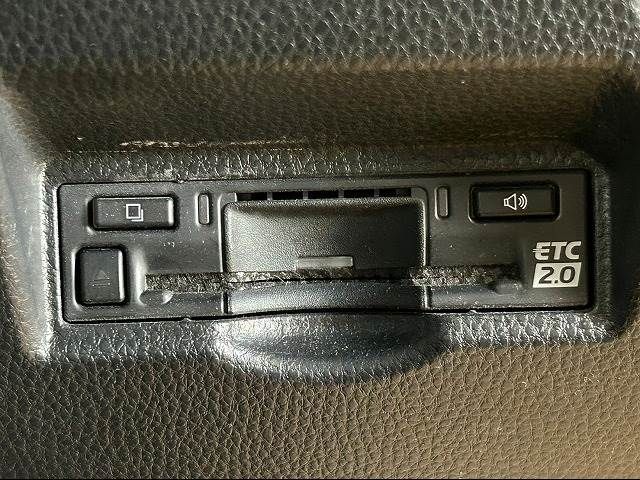 Toyota VOXY 2022-07 188941-10