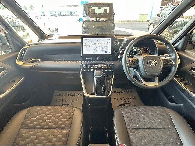 Toyota VOXY 2022-07 188941-1