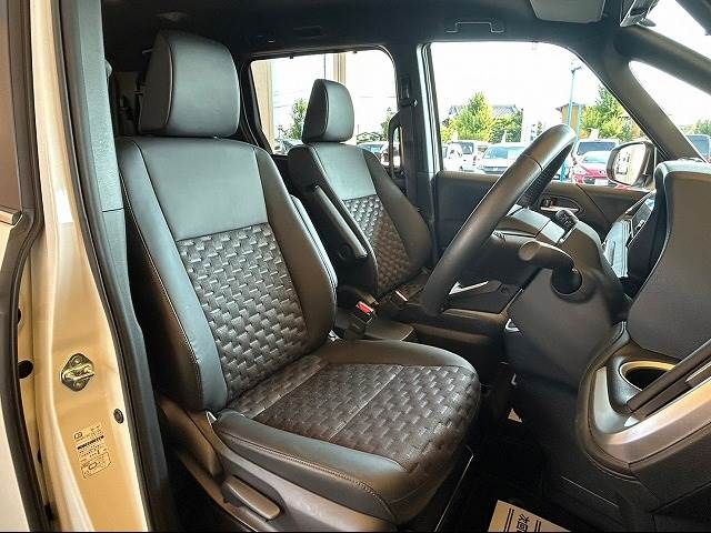 Toyota VOXY 2022-07 188941-4