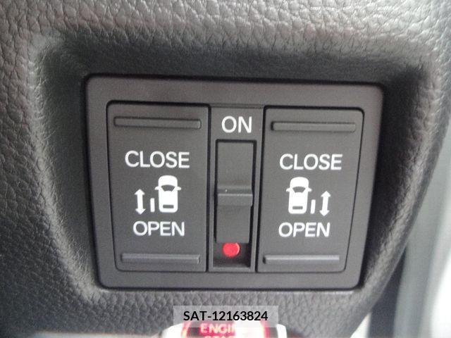 Honda N BOX CUSTOM 2023-06 330409-24