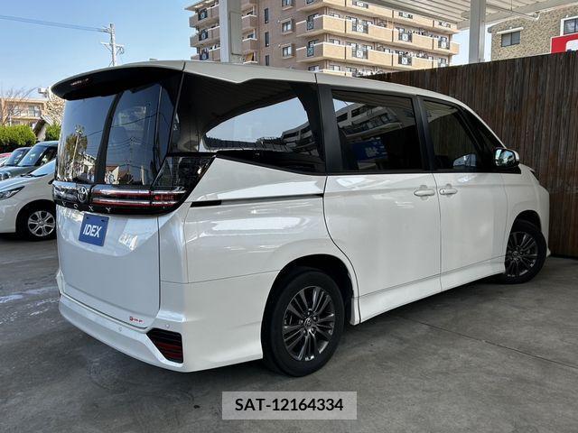 Toyota VOXY 2022-04 220181-1