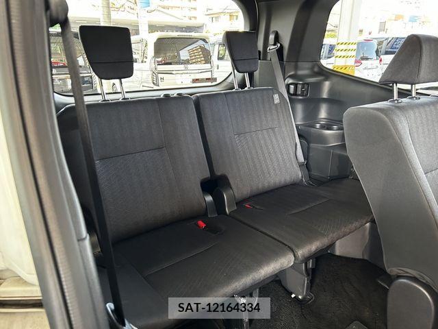 Toyota VOXY 2022-04 220181-13