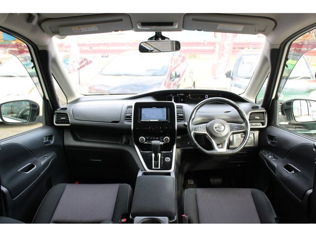 Nissan SERENA 2017-06 18966-1