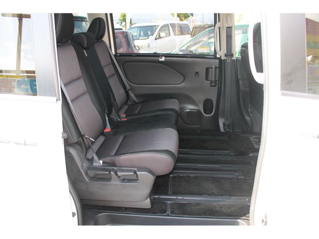 Nissan SERENA 2017-06 18966-15