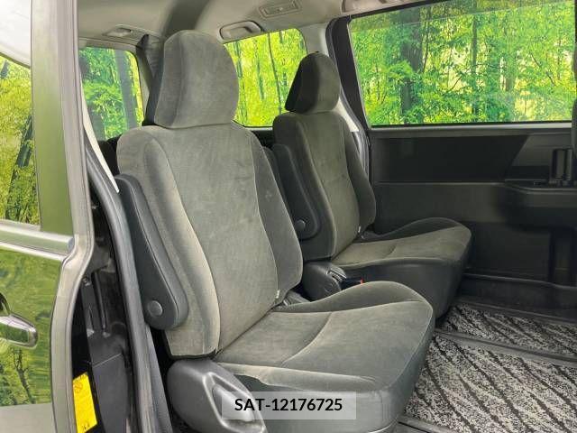 Toyota VOXY 2013-11 289009-9