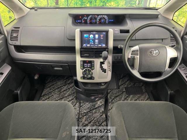 Toyota VOXY 2013-11 289009-1