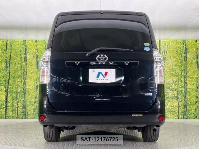 Toyota VOXY 2013-11 289009-16