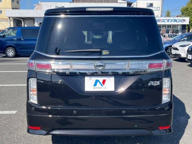 Nissan ELGRAND 2019-03 185658-16