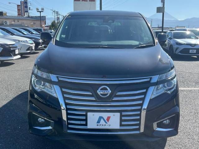 Nissan ELGRAND 2019-03 185658-15