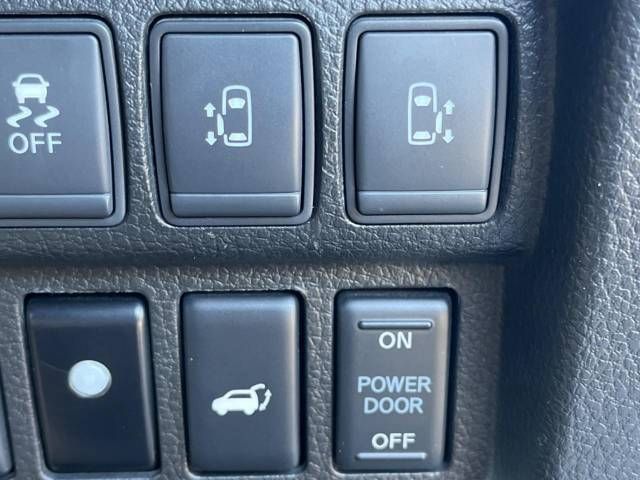 Nissan ELGRAND 2019-03 185658-5