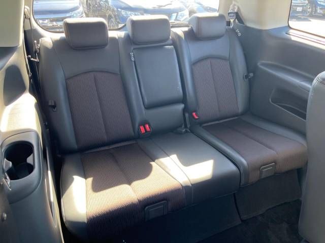 Nissan ELGRAND 2019-03 185658-10