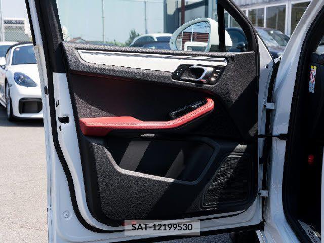 Porsche MACAN 2017-10 366249-20