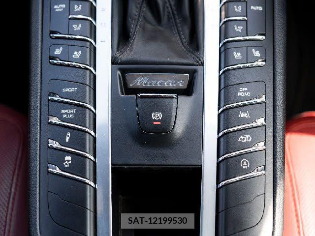 Porsche MACAN 2017-10 366249-11