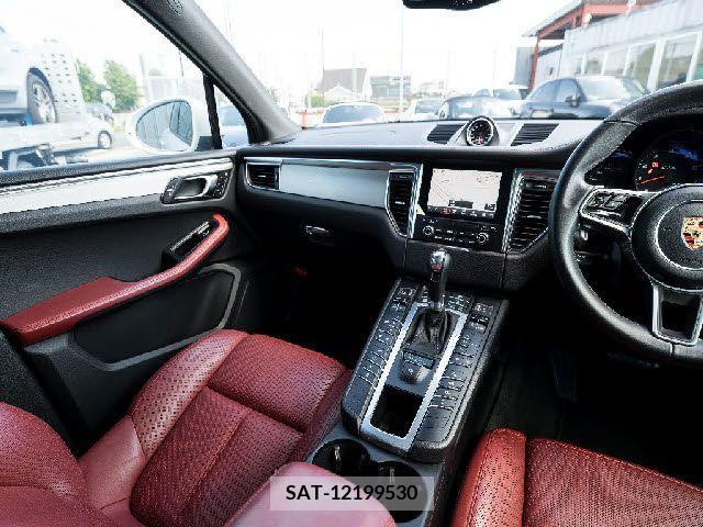 Porsche MACAN 2017-10 366249-25