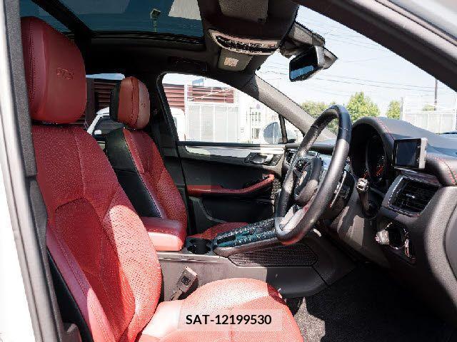 Porsche MACAN 2017-10 366249-3